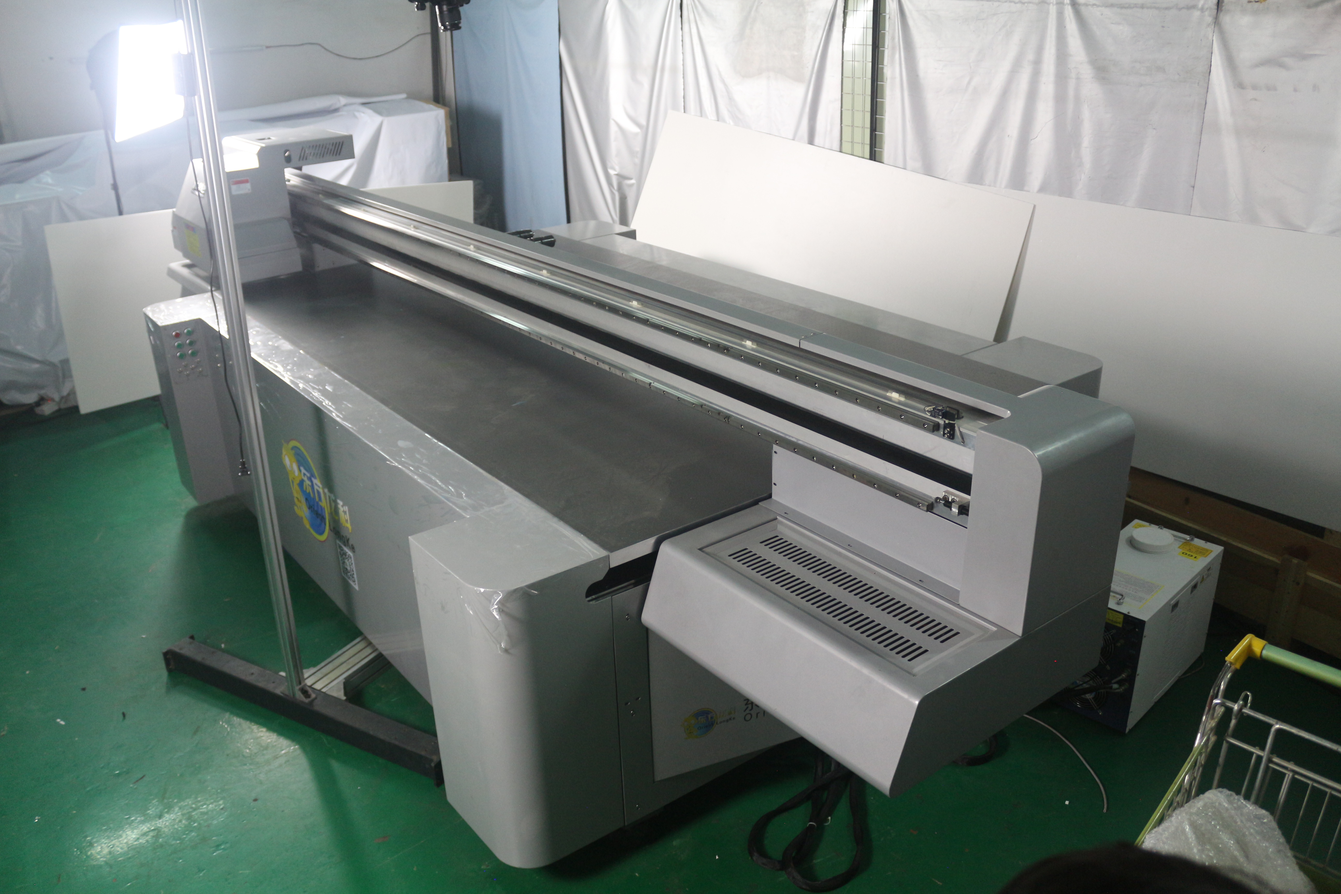 印刷電視背景用什么UV平板打印機(jī)好？