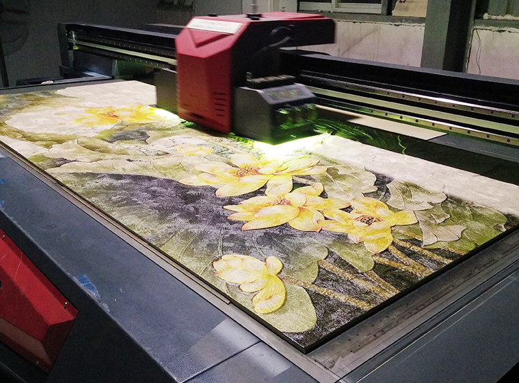 選購(gòu)UV打印機(jī)哪家好？看以下幾點(diǎn)標(biāo)準(zhǔn)！