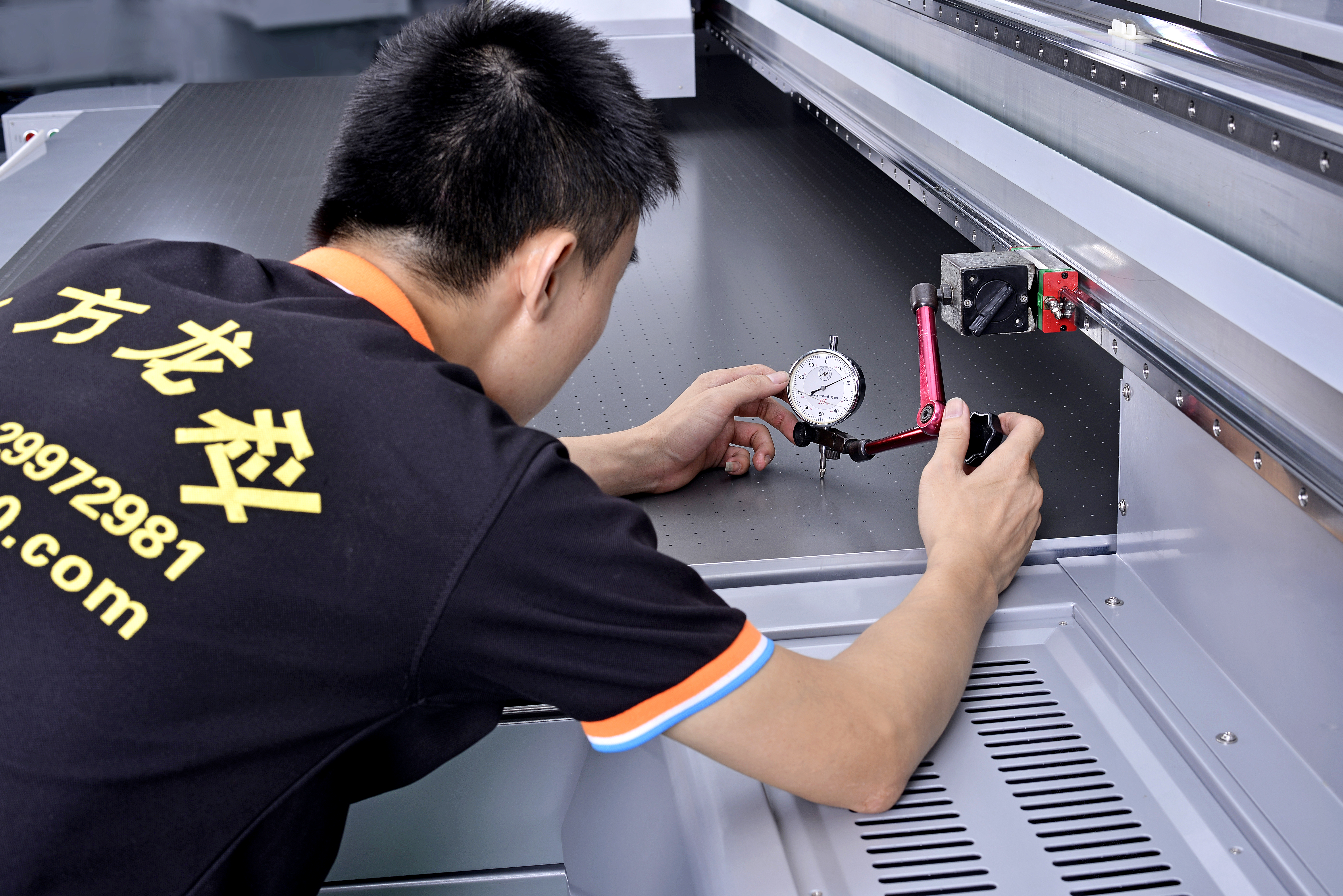 有幾個因素可以直接性的影響UV打印機(jī)壽命？