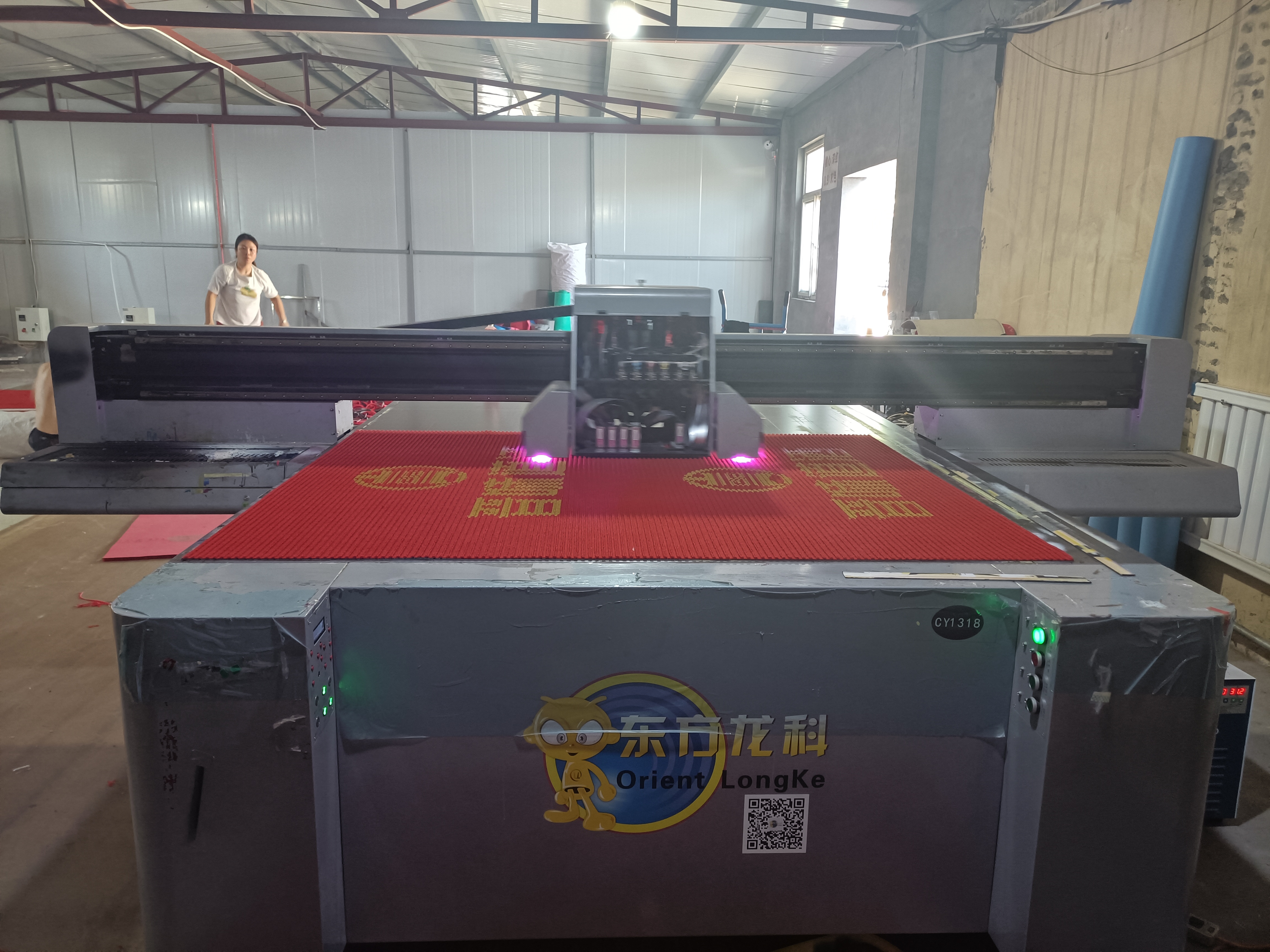 奮躍而上，激揚青春力量—UV打印機的家人們奮躍而上！